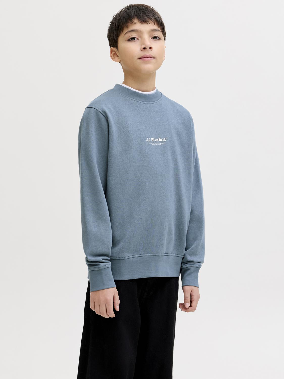 model_shot-front